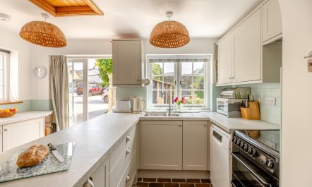 2 Bed in Lyme Regis 9