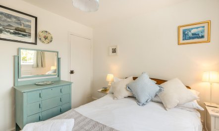 2 Bed in Lyme Regis 3
