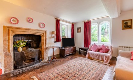 3 Bed in Stanley Pontlarge 2