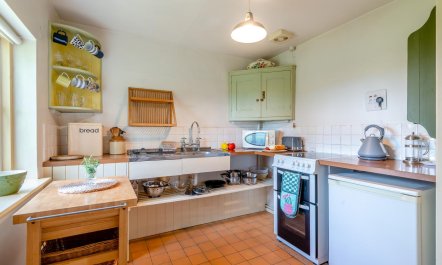 2 Bed in Stanley Pontlarge 5