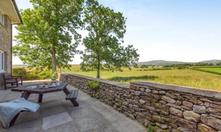 4 Bed in Bentham 1