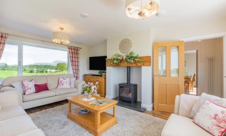 4 Bed in Bentham 9