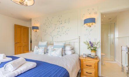 4 Bed in Bentham 7
