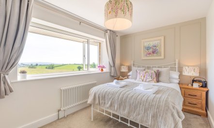 4 Bed in Bentham 6