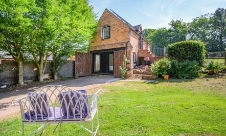 1 Bed in Bournheath 4