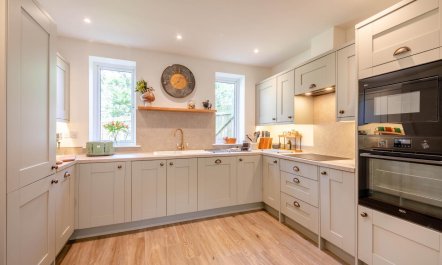 3 Bed in Rock 8