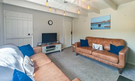 3 Bed in Maxworthy 5