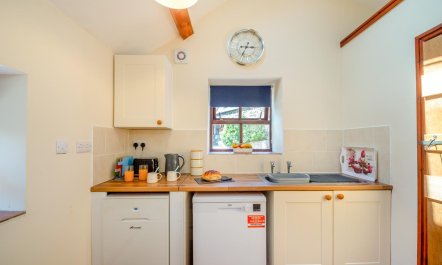 1 Bed in Llanfairpwll 7