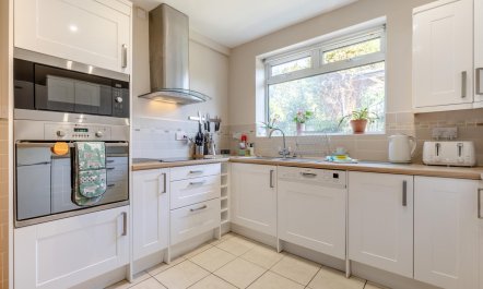 4 Bed in Chesterfield 8