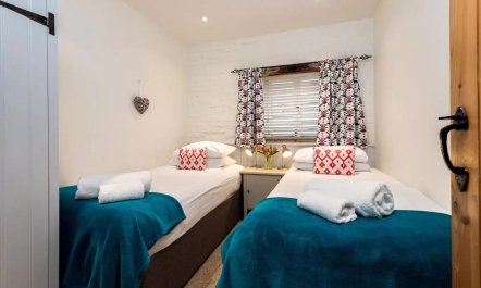 3 Bed in Cranmer 7