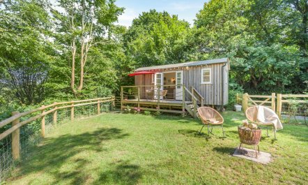 1 Bed in Trewidland