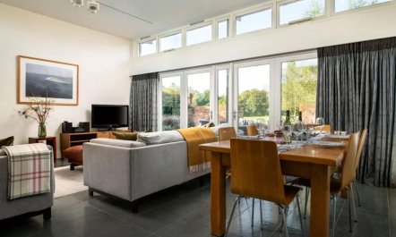 3 Bed in Cranmer 5