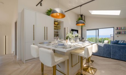 5 Bed in Windmill 7