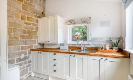 4 Bed in Ainthorpe 7