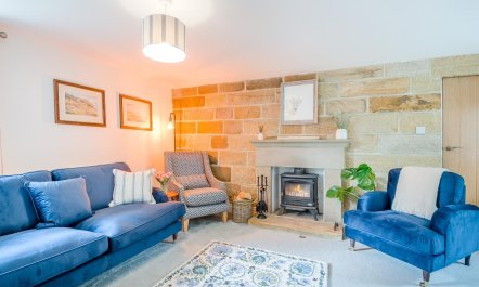 4 Bed in Ainthorpe 2