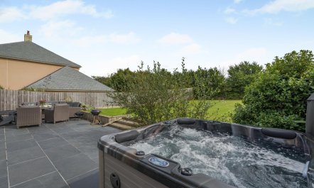 4 Bed in Marhamchurch 2