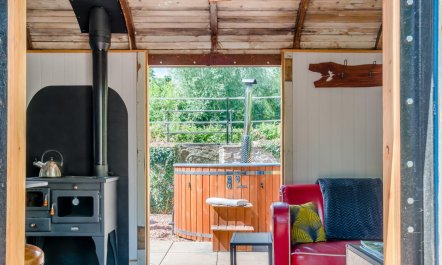 1 Bed in Longhope 3