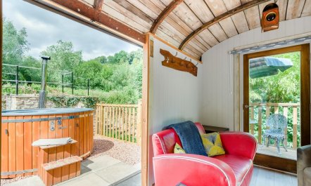 1 Bed in Longhope 6
