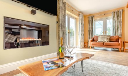 6 Bed in Moreton 8