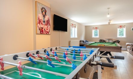 6 Bed in Moreton 3