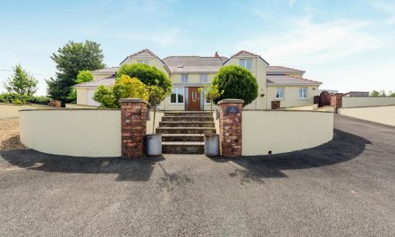6 Bed in Moreton 4