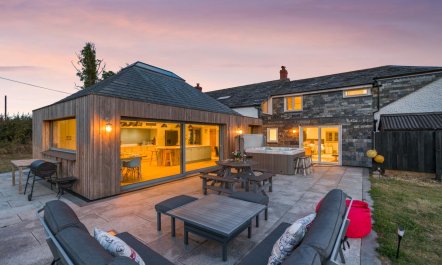5 Bed in Marhamchurch