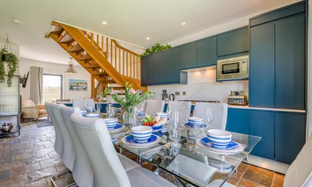 5 Bed in Windmill 7