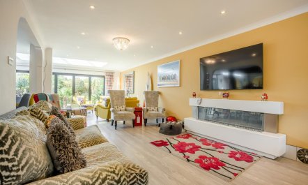5 Bed in Milford On Sea 3