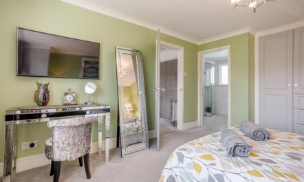 5 Bed in Milford On Sea 5