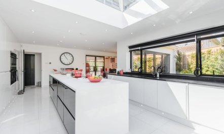 4 Bed in Milford On Sea 1