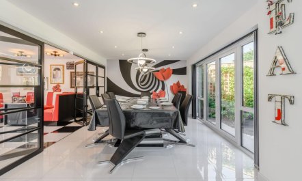 4 Bed in Milford On Sea 2