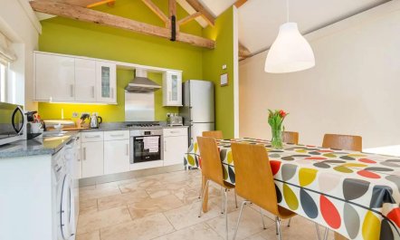 3 Bed in Cranmer 6