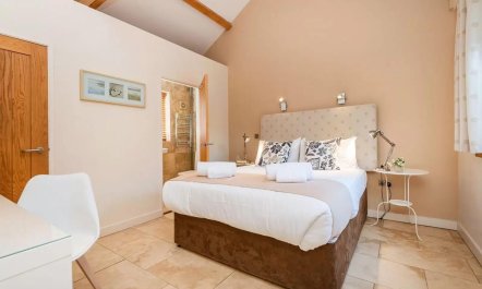 3 Bed in Cranmer 8