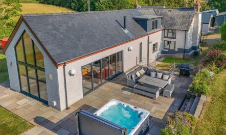 4 Bed in Llansannan