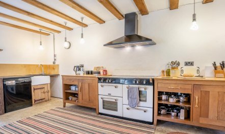 3 Bed in Llwyn Du 8