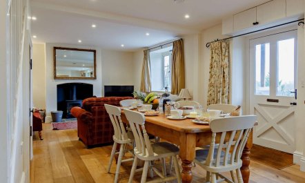 4 Bed in Wotton-under-edge 5