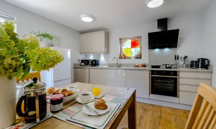 2 Bed in Cheltenham 1
