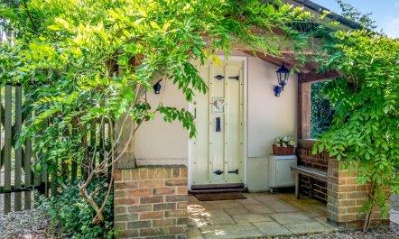 3 Bed in Totland Bay 2