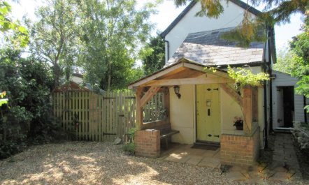 3 Bed in Totland Bay 1