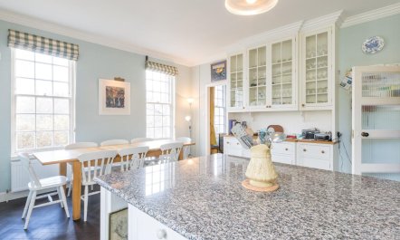 8 Bed in Huntly 5