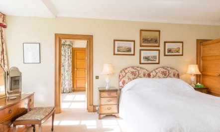 8 Bed in Huntly 9