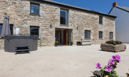 5 Bed in Camborne