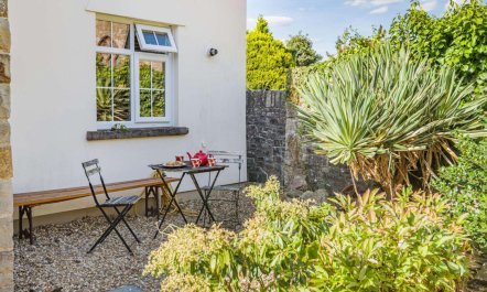 2 Bed in Crickhowell 1