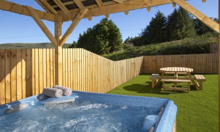 6 Bed in Brecon 1
