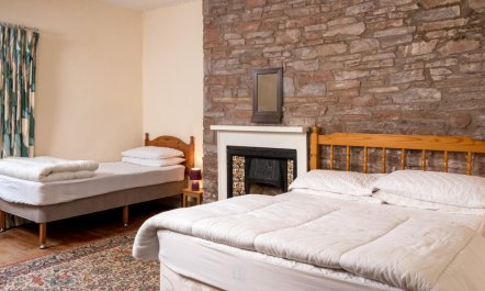 6 Bed in Brecon 9