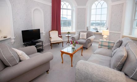 3 Bed in Tenby 1