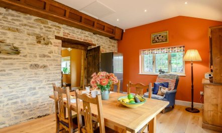 1 Bed in Wotton-under-edge 2