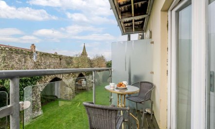 3 Bed in Tenby 1