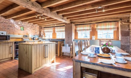 4 Bed in Leek 5