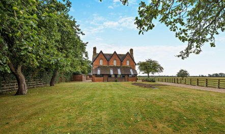 5 Bed in Tewkesbury 1